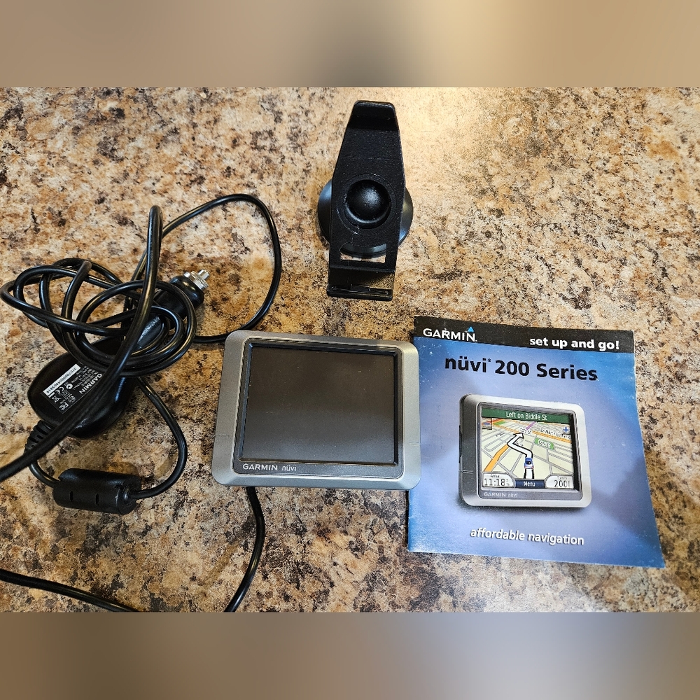Garmin nüvi GPS Navigator - Silver